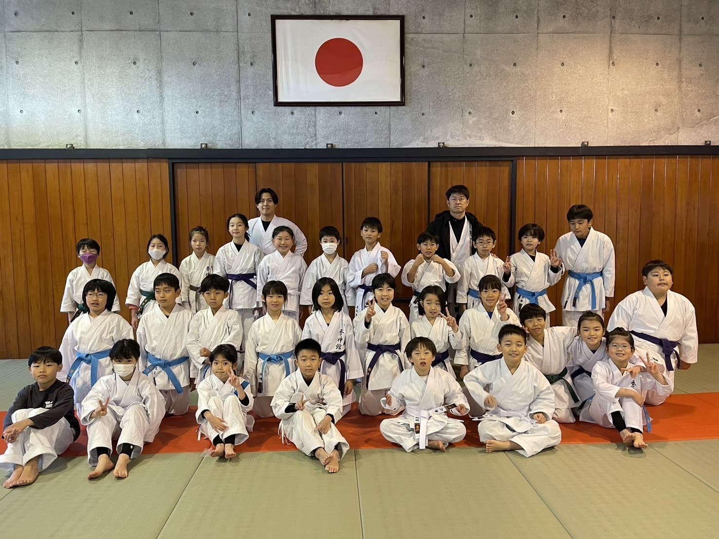 神栖空手道スポーツ少年団の集合写真（神栖市武道館）